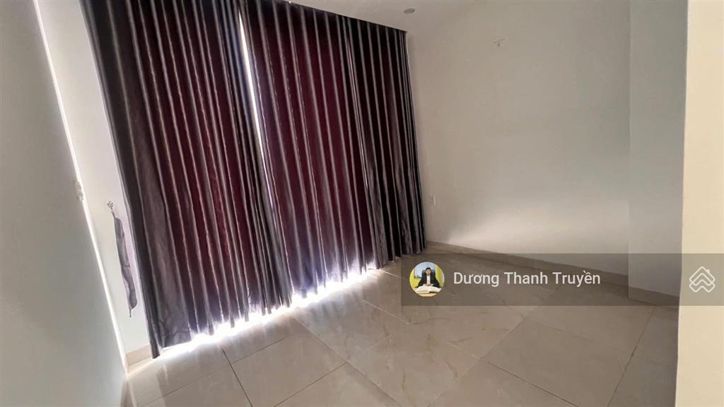 Bán nhà 3 tầng gần biển mặt tiền hồng lĩnh khu bàn cờ, đường 14m, có sân đậu ô tô, giá 13,5 tỷ tl