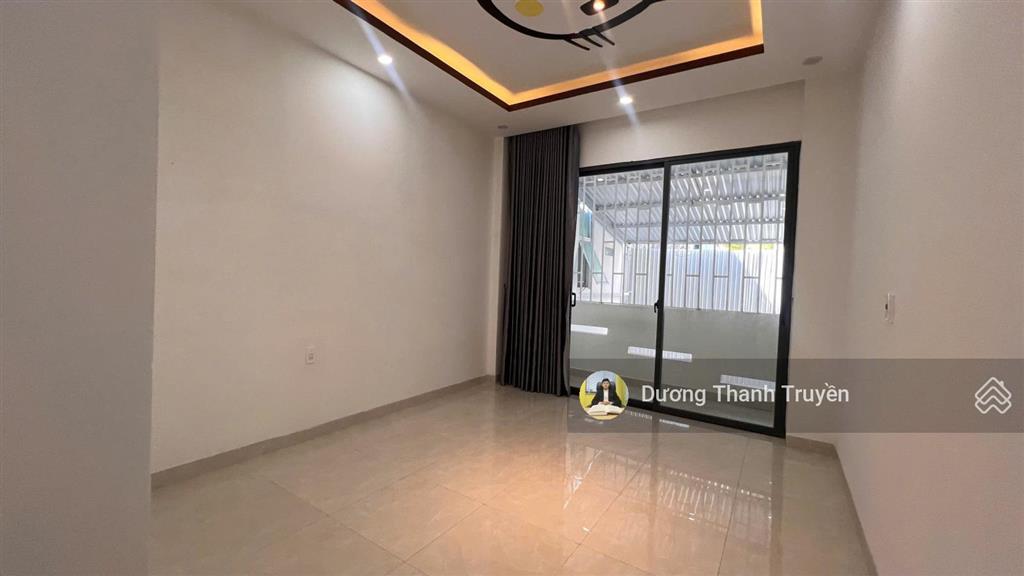 Bán nhà 3 tầng gần biển mặt tiền hồng lĩnh khu bàn cờ, đường 14m, có sân đậu ô tô, giá 13,5 tỷ tl