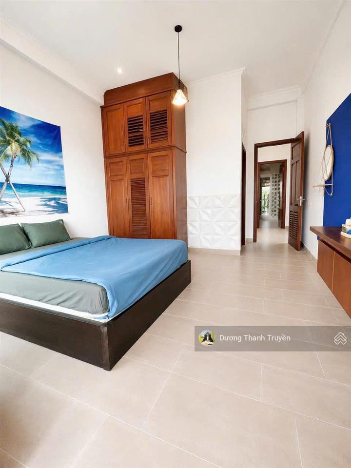 Bán nhà 4 tầng gần biển hòn chồng cạnh mường thanh viễn triều chỉ 100m ra biển, giá tốt chỉ 10,5 tỷ