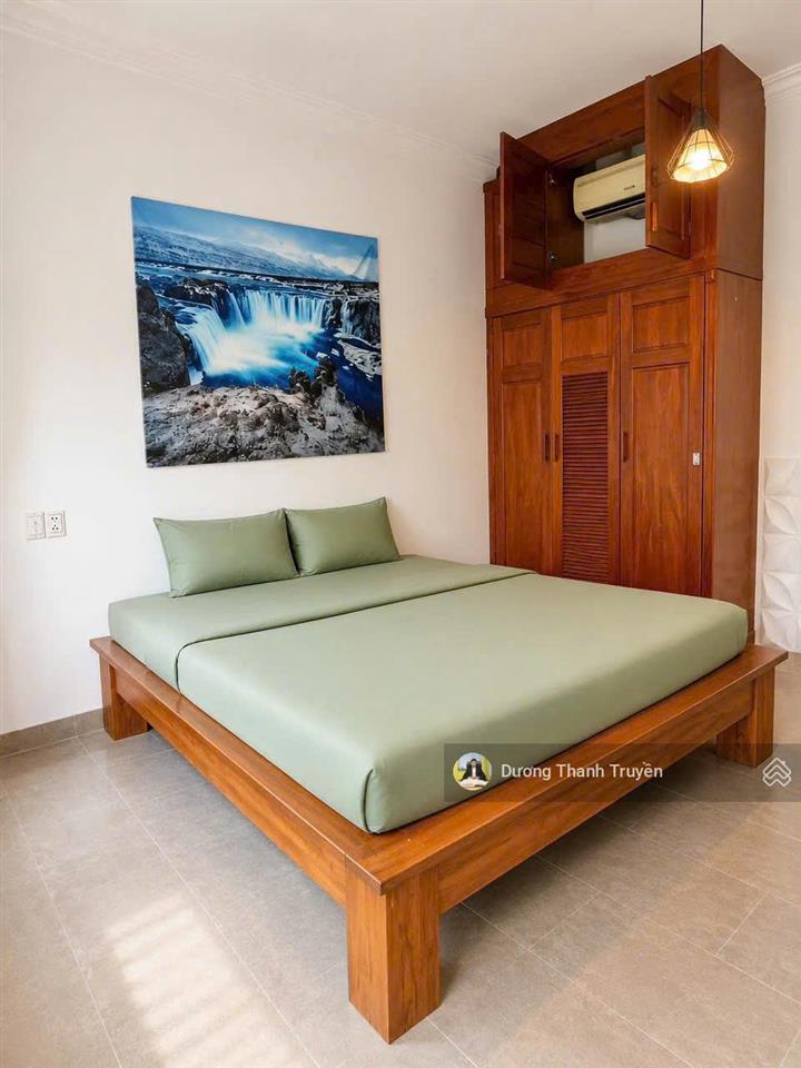 Bán nhà 4 tầng gần biển hòn chồng cạnh mường thanh viễn triều chỉ 100m ra biển, giá tốt chỉ 10,5 tỷ