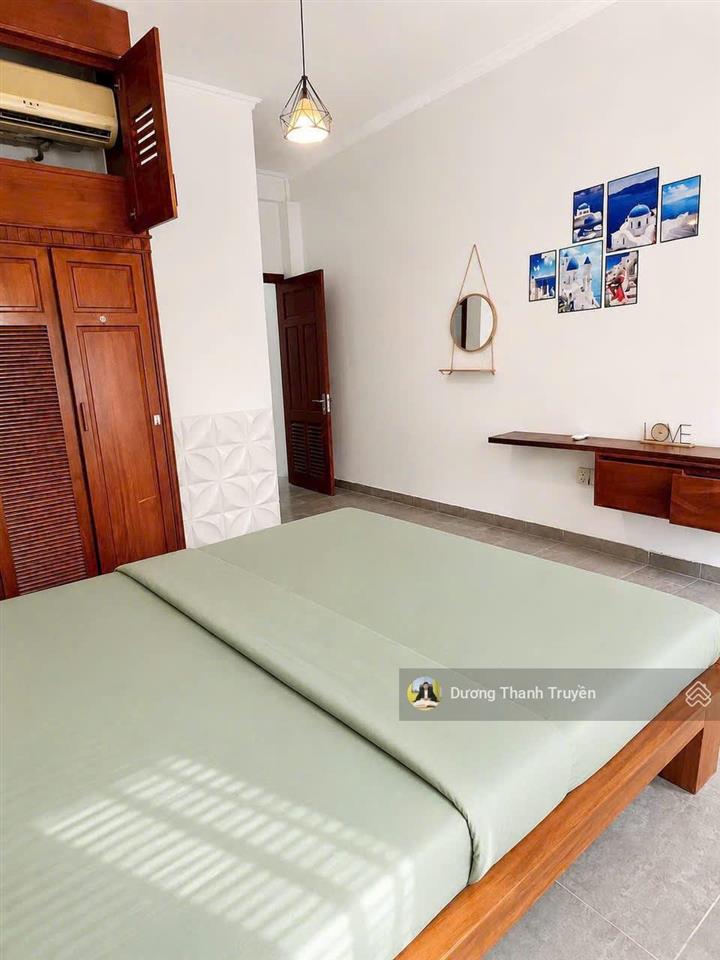 Bán nhà 4 tầng gần biển hòn chồng cạnh mường thanh viễn triều chỉ 100m ra biển, giá tốt chỉ 10,5 tỷ
