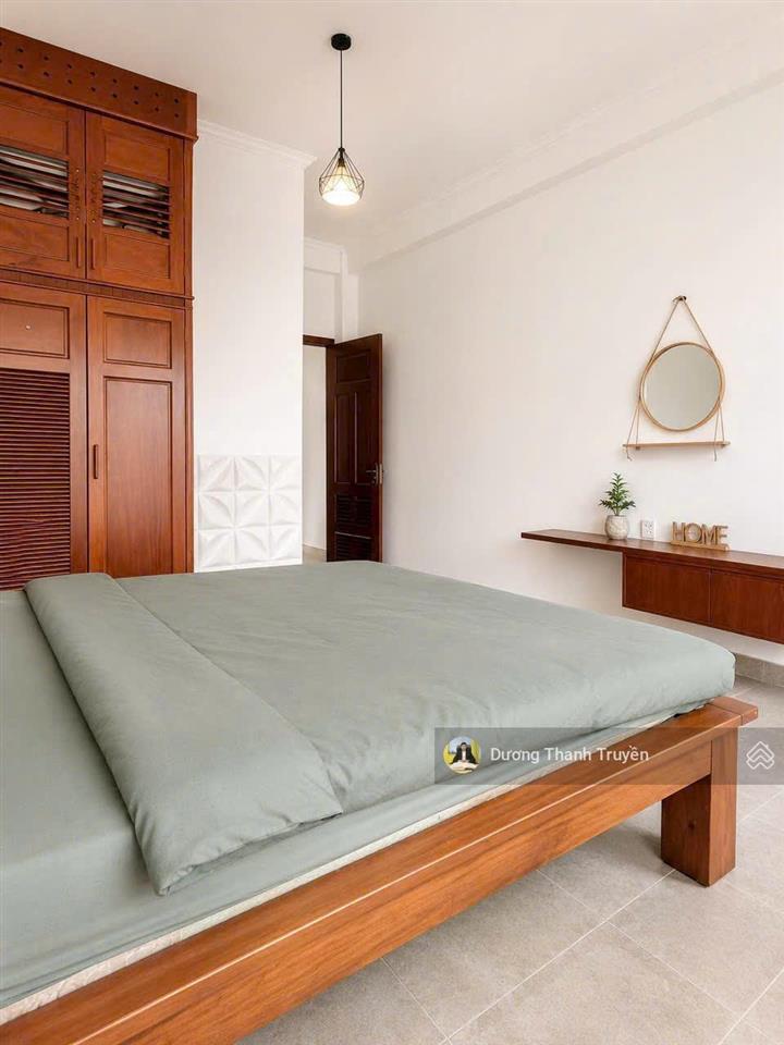 Bán nhà 4 tầng gần biển hòn chồng cạnh mường thanh viễn triều chỉ 100m ra biển, giá tốt chỉ 10,5 tỷ