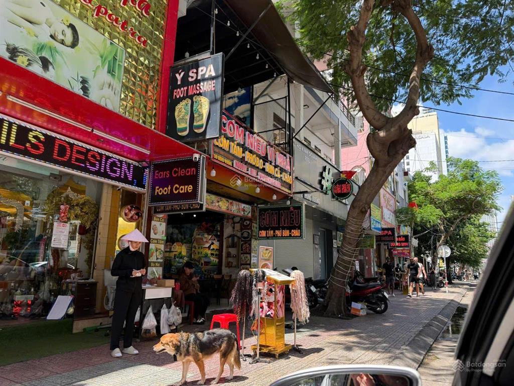 Bán gấp nhà 3 tầng mặt tiền hùng vương khu phố tây, cách biển chỉ 250m, dòng tiền 70tr/tháng, 70 tỷ