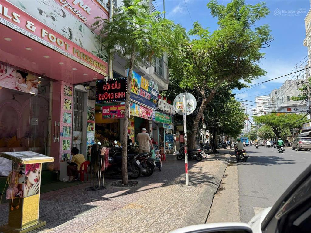 Bán gấp nhà 3 tầng mặt tiền hùng vương khu phố tây, cách biển chỉ 250m, dòng tiền 70tr/tháng, 70 tỷ