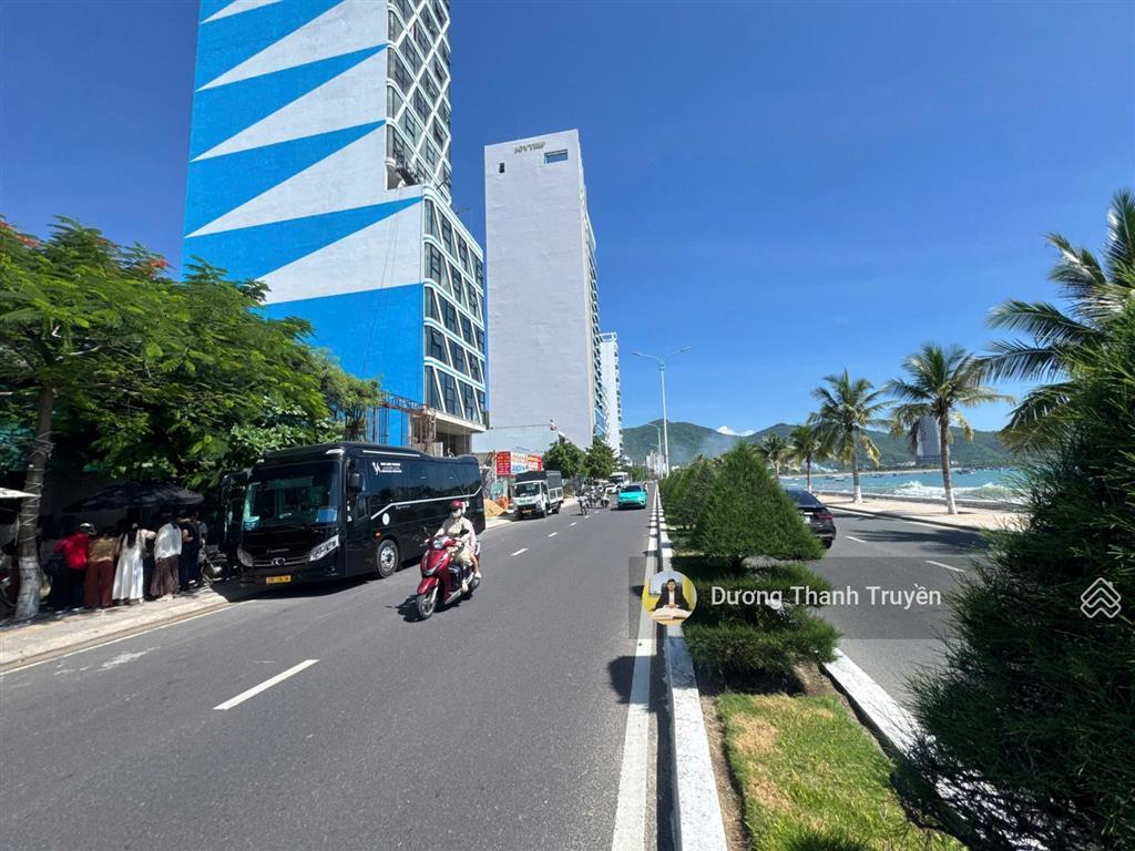 Hiếm bán lô đất đẹp 2 mặt tiền phạm văn đồng, view trực diện biển, ngang đẹp 16m, giá 250 triệu/m2