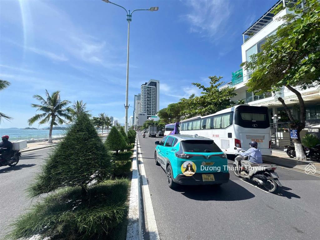 Hiếm bán lô đất đẹp 2 mặt tiền phạm văn đồng, view trực diện biển, ngang đẹp 16m, giá 250 triệu/m2