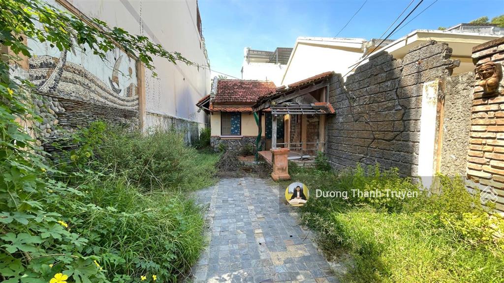 Bán lô đất đẹp cách biển chỉ 250m cạnh dương hiến quyền và mường thanh, giá chỉ 85 triệu/m2