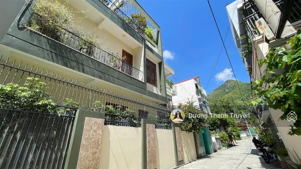 Bán lô đất đẹp cách biển chỉ 250m cạnh dương hiến quyền và mường thanh, giá chỉ 85 triệu/m2