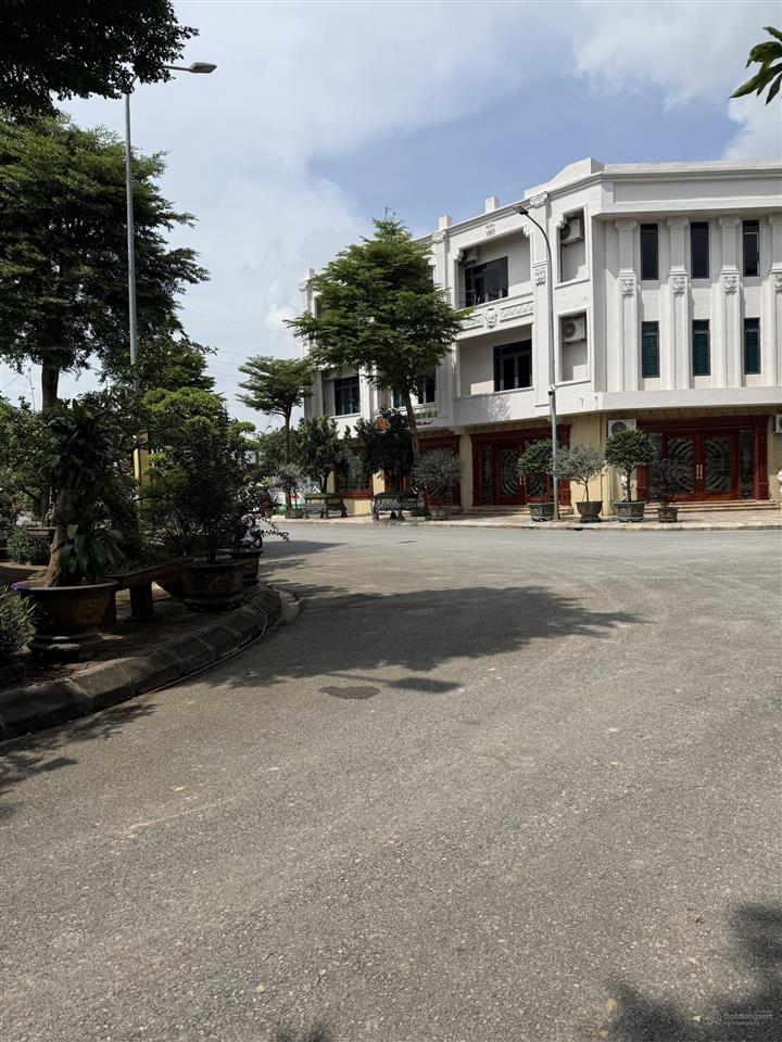 Bán lô đất đẹp gần noxh đang xây giáp kcn 700ha đang hoạt động công nhân sầm uất chỉ 32tr/m2