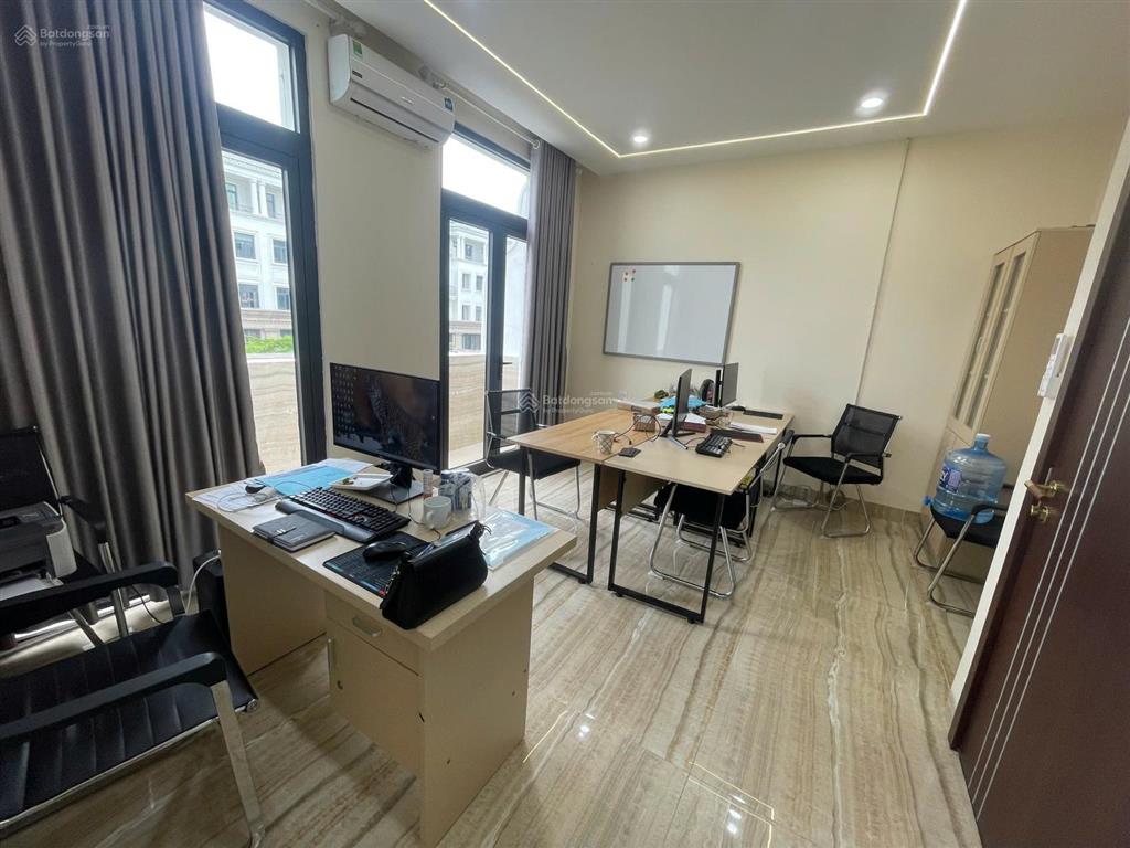 Cho thuê văn phòng nhỏ 36 người tại shophouse hải âu 12, vinhomes ocean park 1, gia lâm