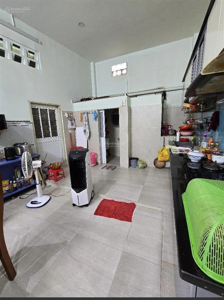 Nhà chợ chim xanh q.11 nở hậu 9m hxh 3 tầng chỉ 8.2tỷ