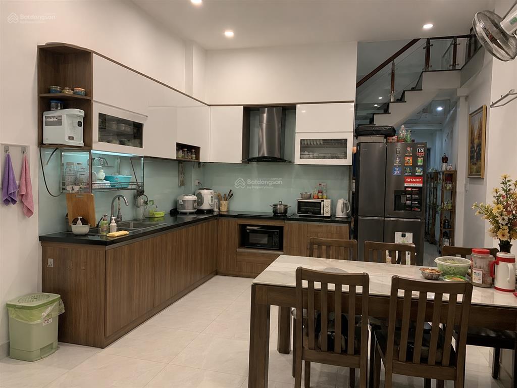 Phạm văn chí q6, 64m2, 3 tầng btct, 4pn, hẻm xe hơi, khu đẹp, giá chỉ 6.3 tỷ