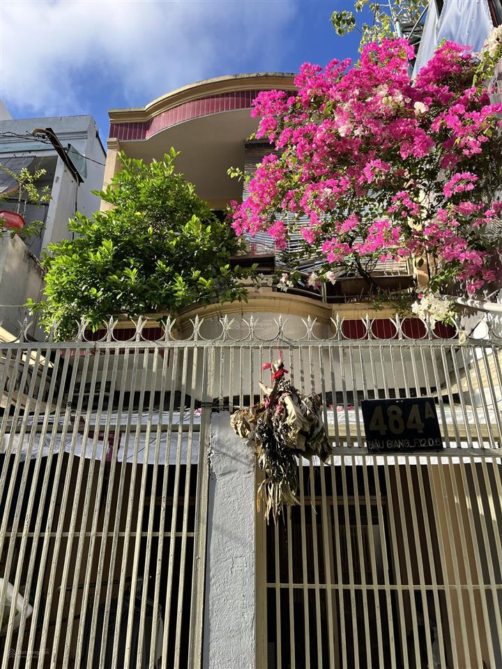Lạc long quân, 37m, btct 2 tầng, ngang 3.5m, ichỉ 5.2 tỷ, sổ chuẩn