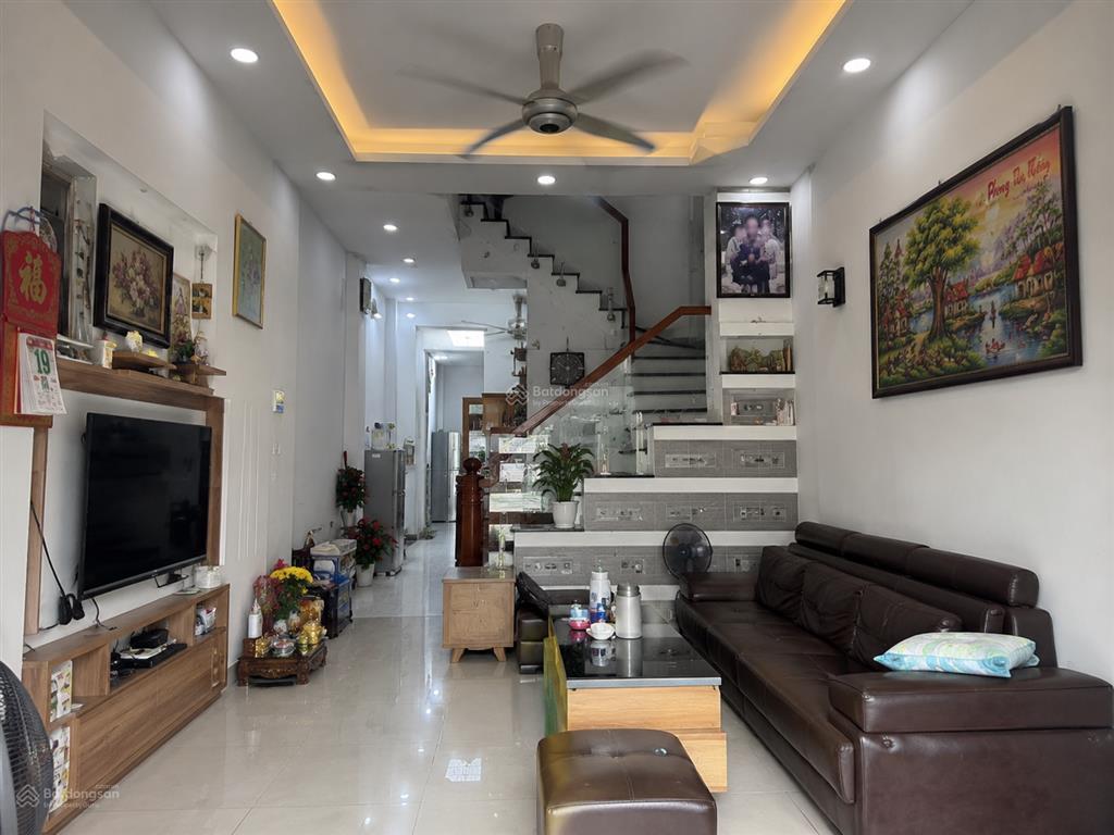 Lạc long quân q11, 44m, 3 tầng, 4pn, hxh thông, vị trí đẹp, chỉ 7.x tỷ