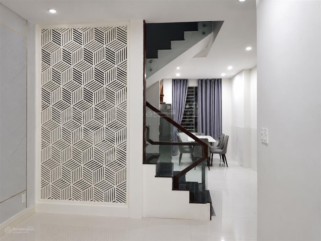 Q11, hẻm ô tô 7m, ngang 4.5m, trệt, 2 lầu, sân thượng, 3pn, shr, ở ngay, chỉ 6.x tỷ