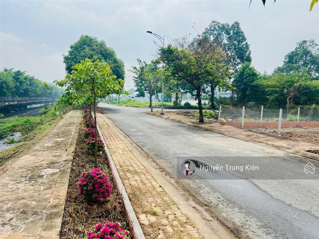 537m2 (14.5 x 40)  180m2 thổ cư, sổ riêng  đường ô tô ra vào  mặt tiền đường đẹp  giáp sg