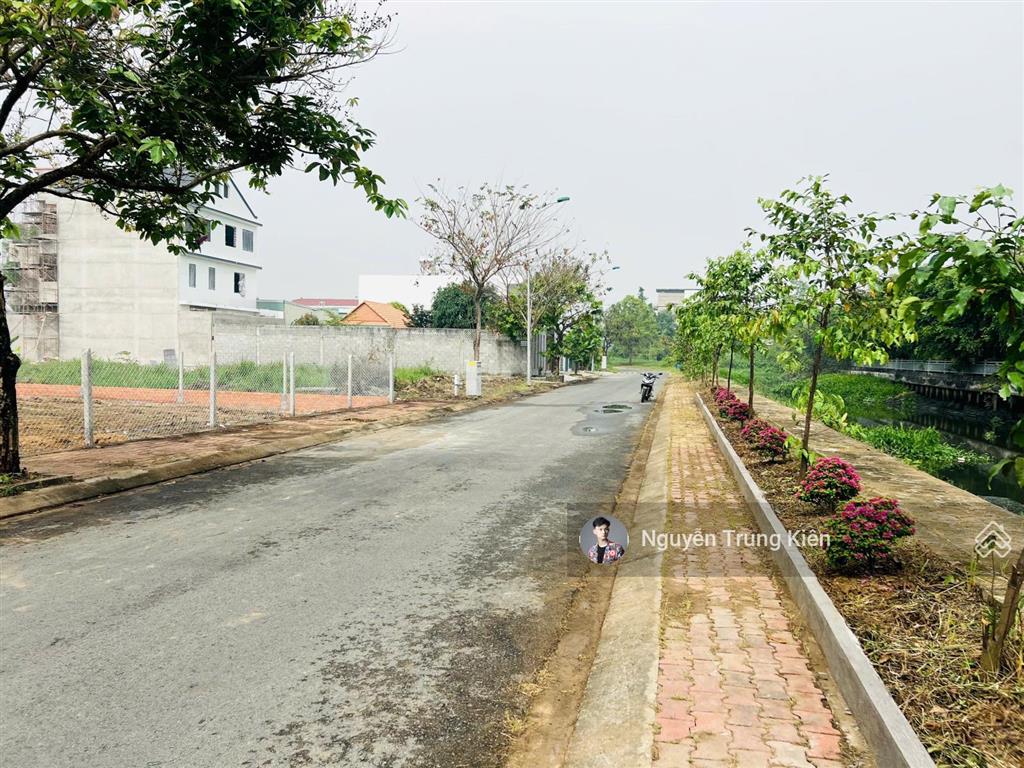 537m2 (14.5 x 40)  180m2 thổ cư, sổ riêng  đường ô tô ra vào  mặt tiền đường đẹp  giáp sg