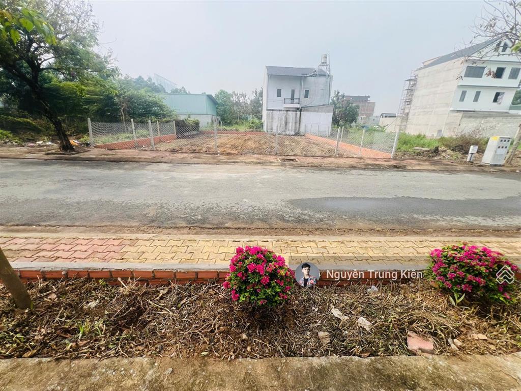 537m2 (14.5 x 40)  180m2 thổ cư, sổ riêng  đường ô tô ra vào  mặt tiền đường đẹp  giáp sg