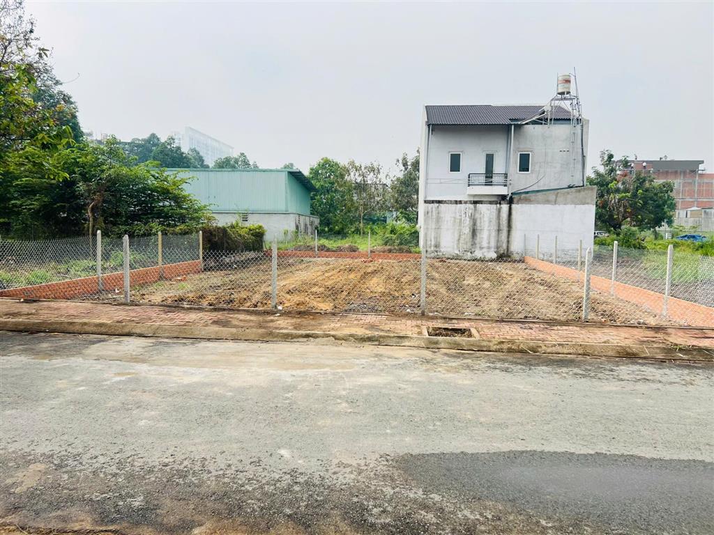 537m2 (14.5 x 40)  180m2 thổ cư, sổ riêng  đường ô tô ra vào  mặt tiền đường đẹp  giáp sg