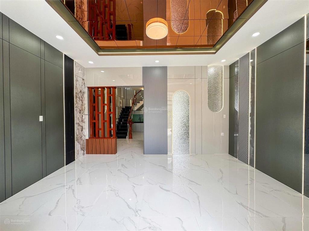 Nhà sát sg, ql 13  124.1m2  ngang 10m  thổ cư 70m2, sổ riêng, đường ô tô  ngay cổng chào bd
