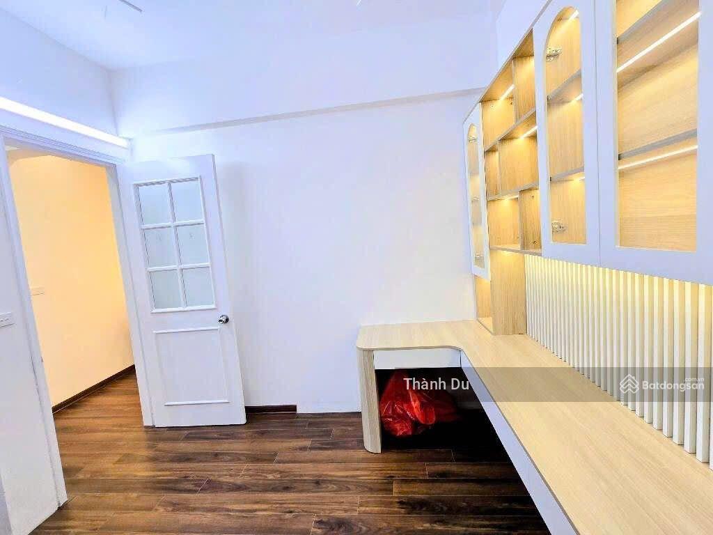 Bán căn hộ chung cư việt hưng ,long biên 70m2 2 phòng ngủ, full nội thất mới , sẵn ở ngay 5,1 tỷ