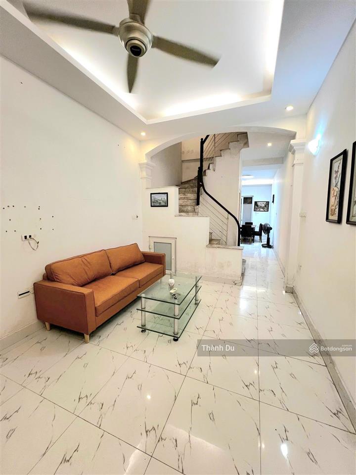 Cho thuê nhà nguyên căn  hồng tiến 500m tới tâm anh 64m2 3t giá 11 triệu/ tháng, có sân thoáng