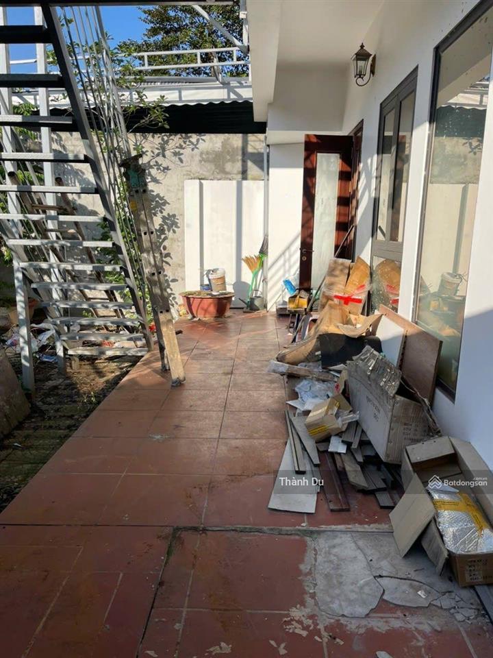 Cho thuê 250m2 mặt bằng tầng 1 kèm hầm để xe mặt phố lâm hạ  vị trí đẹp pccc đầy đủ giá 40 tr/ th