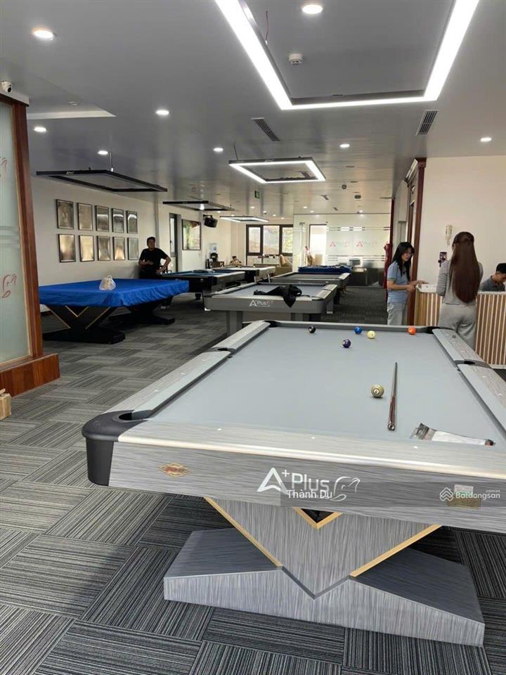 Cho thuê 250m2 mặt bằng tầng 1 kèm hầm để xe mặt phố lâm hạ  vị trí đẹp pccc đầy đủ giá 40 tr/ th