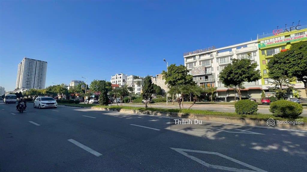 Cho thuê 250m2 mặt bằng tầng 1 kèm hầm để xe mặt phố lâm hạ  vị trí đẹp pccc đầy đủ giá 40 tr/ th