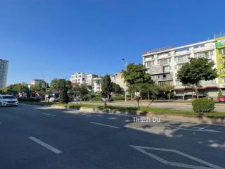 Cho thuê 250m2 mặt bằng tầng 1 kèm hầm để xe mặt phố lâm hạ  vị trí đẹp pccc đầy đủ giá 40 tr/ th