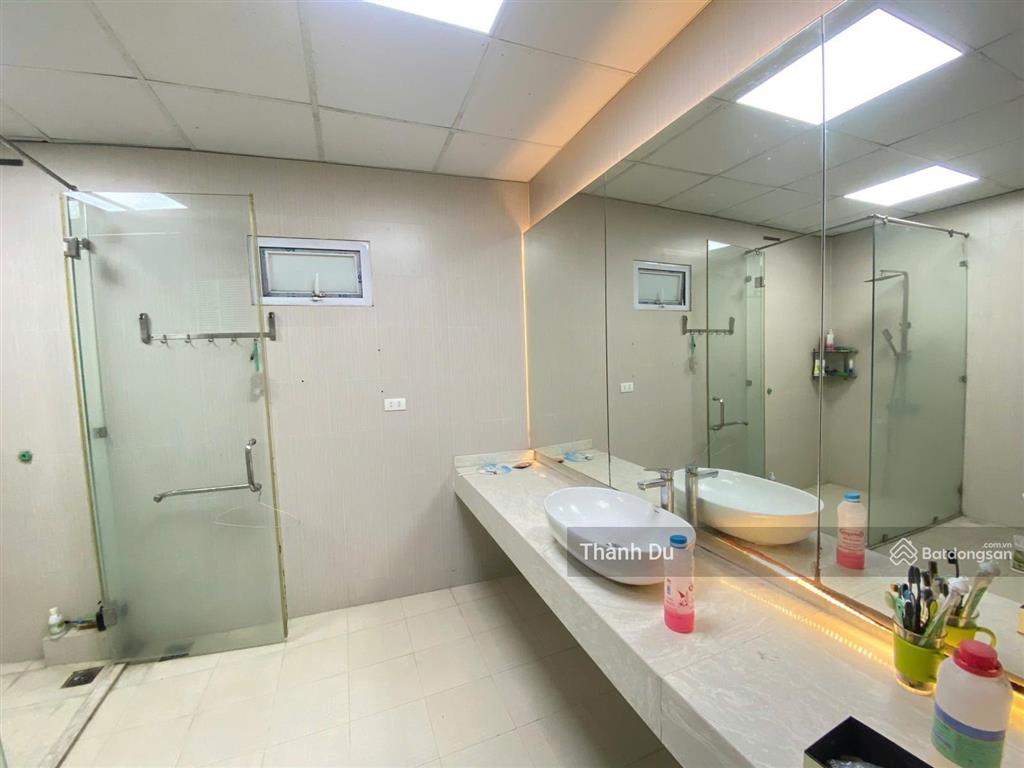 Cho thuê nhà mặt phố nguyễn văn cừ 56m2 4t của hàng điện thoại , máy tính văn phòng công ty