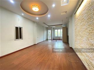 Cho thuê nhà mặt phố nguyễn văn cừ 56m2 4t của hàng điện thoại , máy tính văn phòng công ty