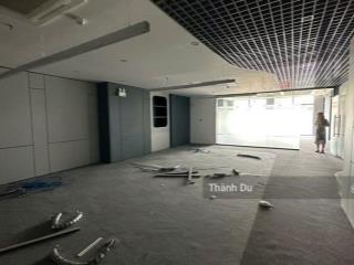 Cho thuê 390m2 mặt bằng văn phòng ngân hàng , siêu thị , thời trang mặt phố nguyễn văn cừ