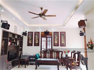 Cho thuê biệt thự nhà vườn tại tư đìnhlong biên 300m2 sân vườn yên tĩnh mát mẻ,ô tô full nội thất