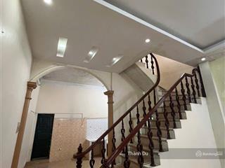 Cho thuê nhà nguyên căn nguyễn văn linh 62m3 tầng 3 ngủ giá 7.5tr/tháng, gần khu đô thị sài đồng