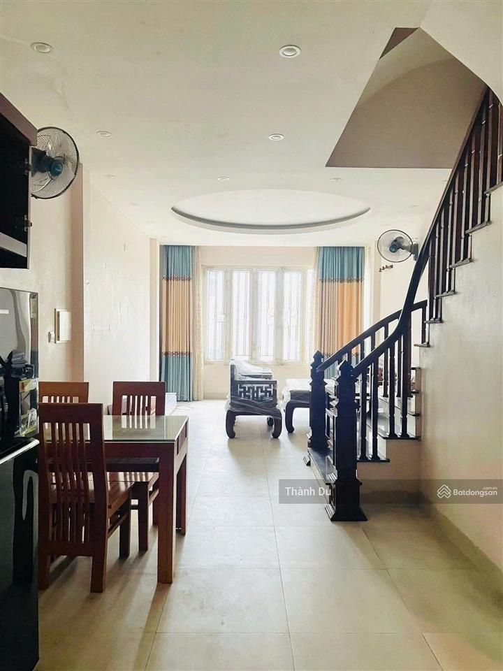 Cho thuê nguyên căn thạch bàn 45m25t ga ra ô tô, 4 ngủ giá 12,5 tr / tháng