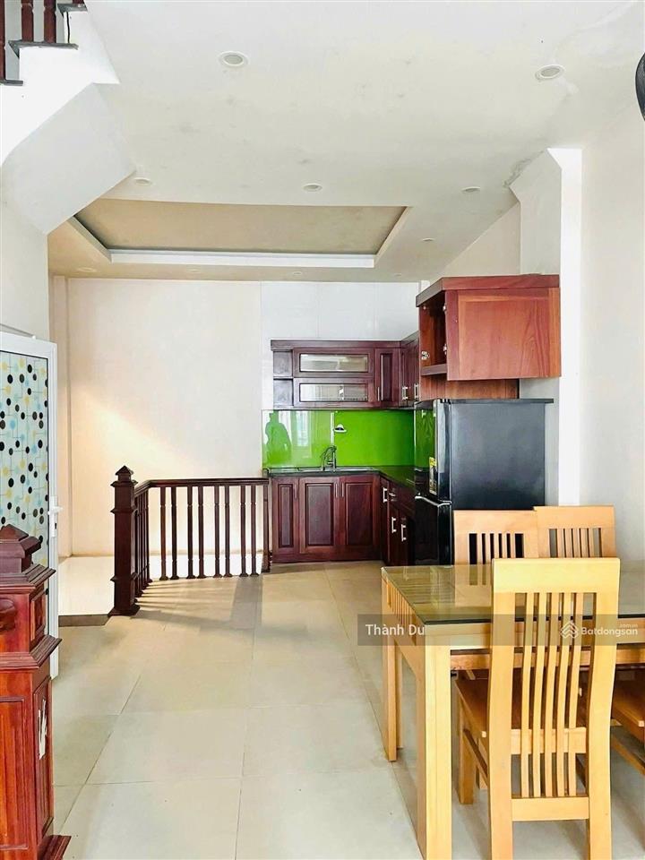 Cho thuê nguyên căn thạch bàn 45m25t ga ra ô tô, 4 ngủ giá 12,5 tr / tháng