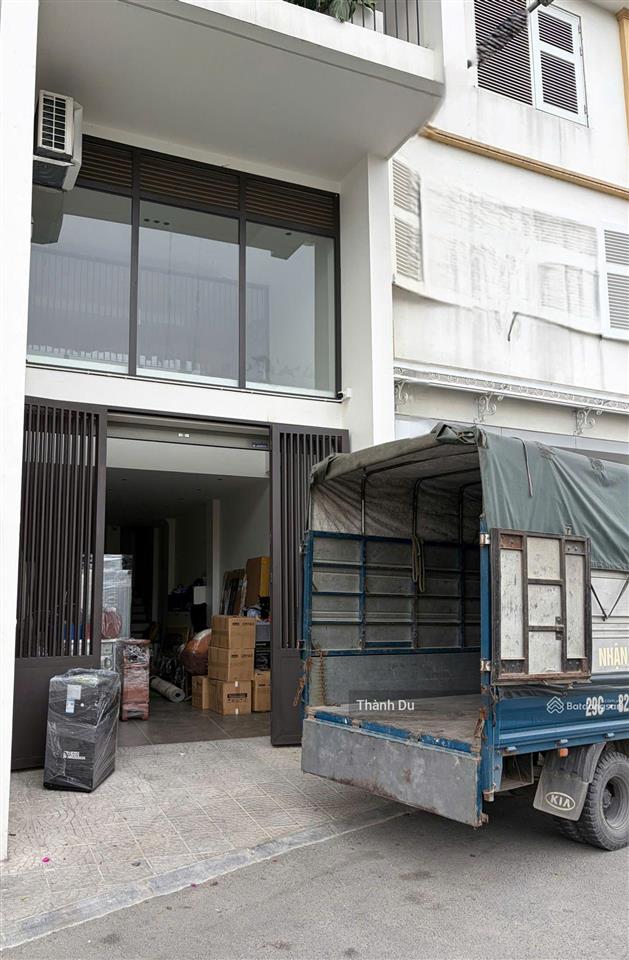 Cho thuê nhà nguyên căn nguyễn văn cừ , thang máy , gara ô tô , vừa ở vừa làm văn phòng 53m2 x8t