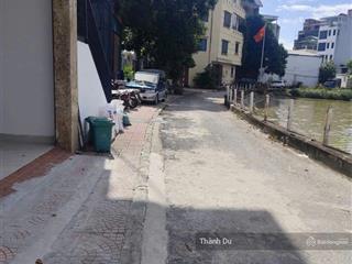 Cho thuê kho bát khối , cự khối 70m2 mặt tiền 4.5 m ô tô vào , gần cầu thanh trì giá 4 tr / tháng