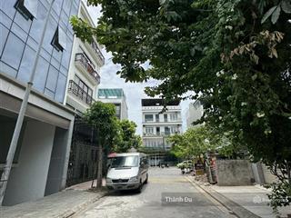 Cho thuê nguyên căn 7 tầng thang máy phúc lợi hầm để xe23 tr/thg