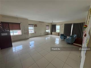 Cho thuê căn hộ chung cư gia thuỵ  bồ đề nguyễn văn cừ 135m2 3 ngủ, 3 ban công, 2 wc giá 12.5 tr