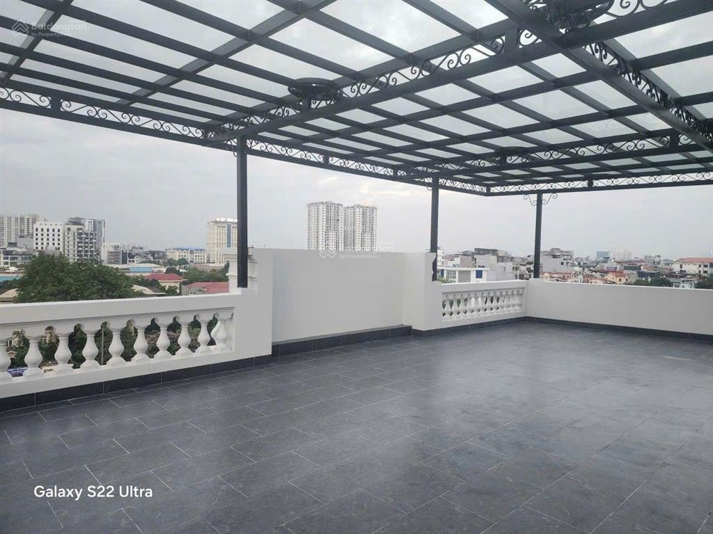 Cho thuê toà nhà nguyên căn mới bồ đề 138m2 9 tầng, 12m mặt hồ thoáng, pccc đầy đủ giá 90 tr