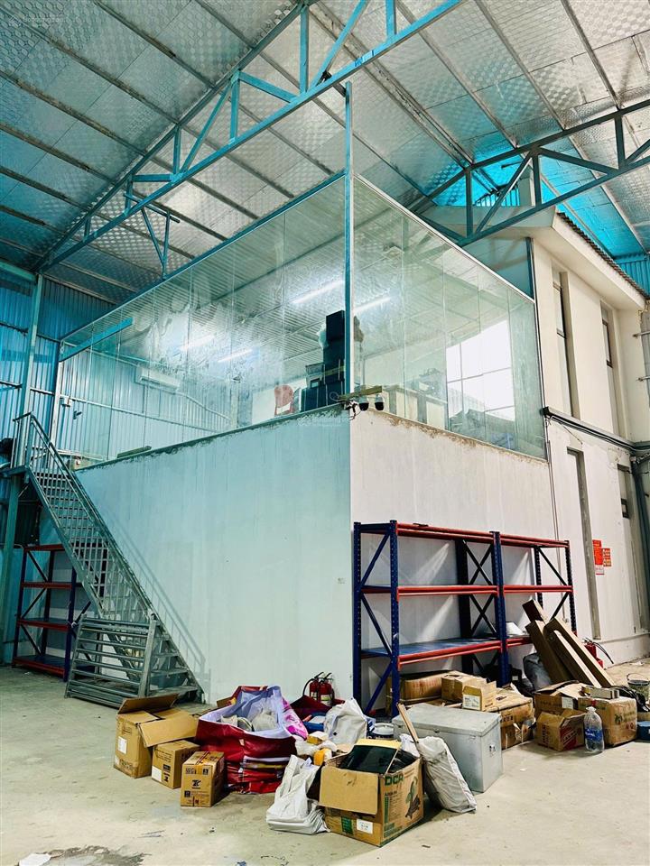 Cho thuê kho 350m2 đường rộng, xe tải vào  cự khối  long biên gần cầu vĩnh tuy, thanh trì 24 tr