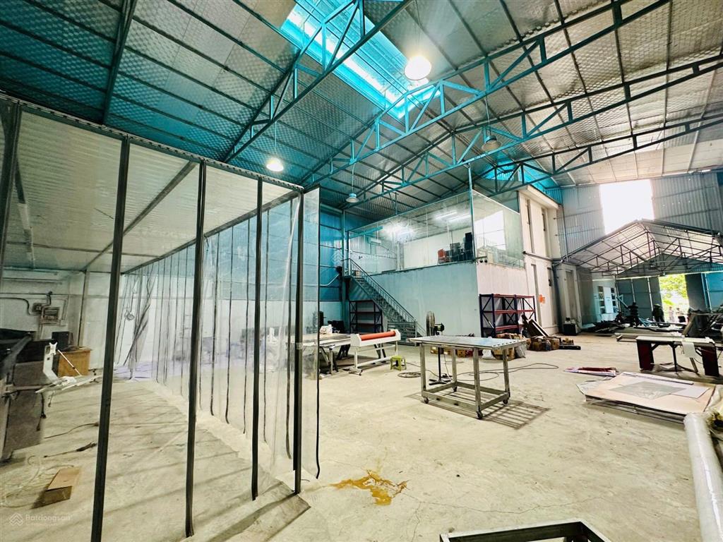 Cho thuê kho 350m2 đường rộng, xe tải vào  cự khối  long biên gần cầu vĩnh tuy, thanh trì 24 tr