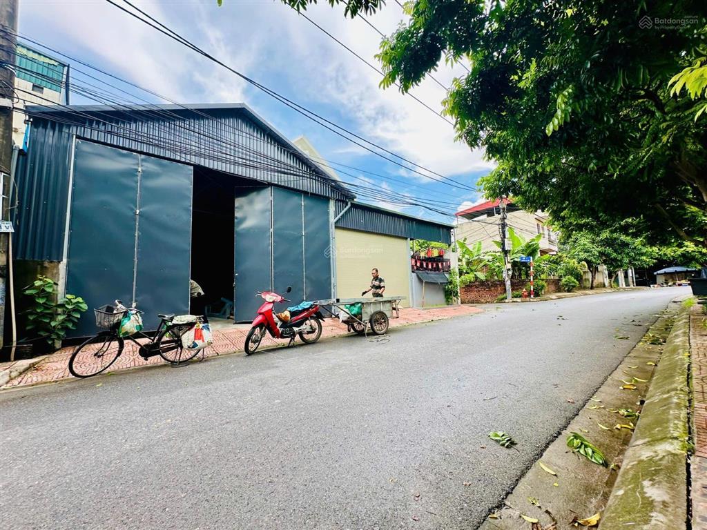 Cho thuê kho 350m2 đường rộng, xe tải vào  cự khối  long biên gần cầu vĩnh tuy, thanh trì 24 tr