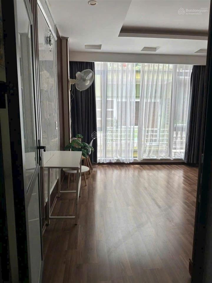 Cho thuê nhà nguyên căn phố nguyễn văn cừ  ô tô tránh  ở + làm vp. 42m2 4pn ô tô đỗ cửa giá 15 tr