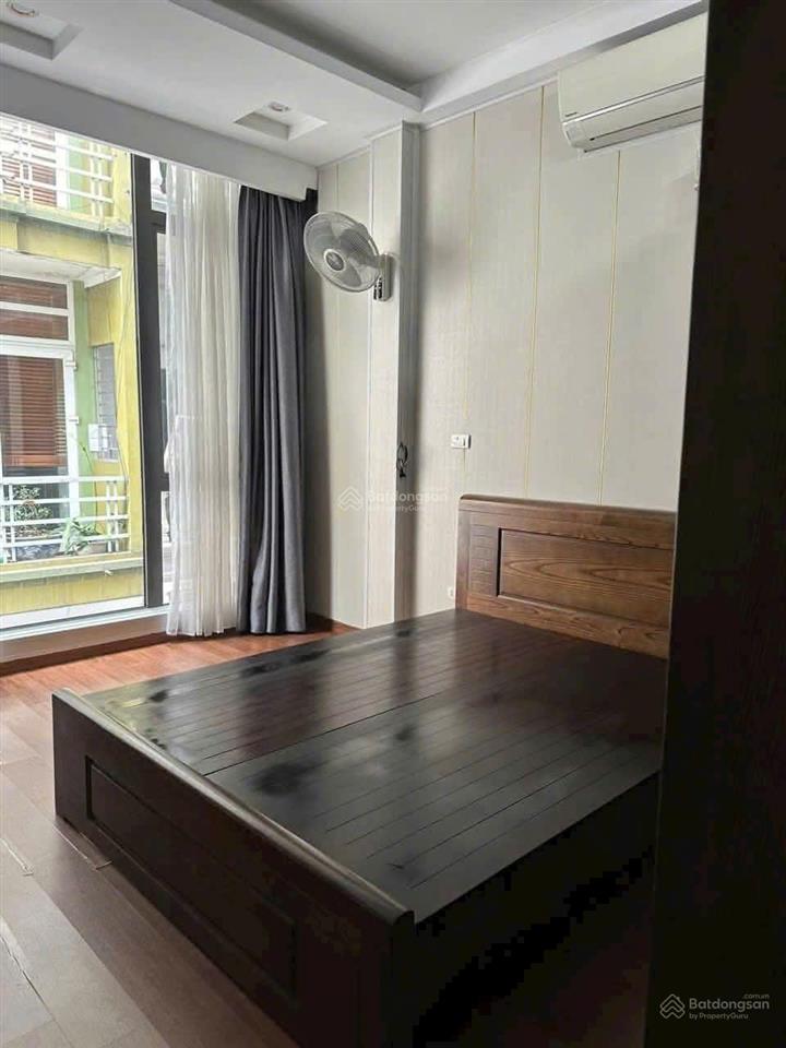 Cho thuê nhà nguyên căn phố nguyễn văn cừ  ô tô tránh  ở + làm vp. 42m2 4pn ô tô đỗ cửa giá 15 tr