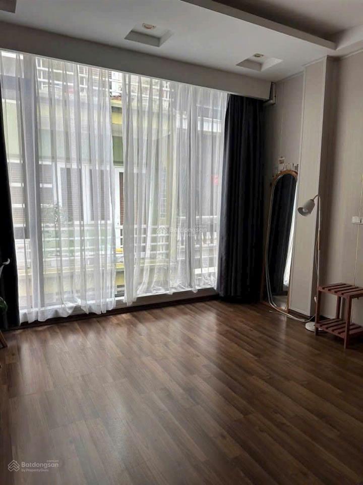 Cho thuê nhà nguyên căn phố nguyễn văn cừ  ô tô tránh  ở + làm vp. 42m2 4pn ô tô đỗ cửa giá 15 tr