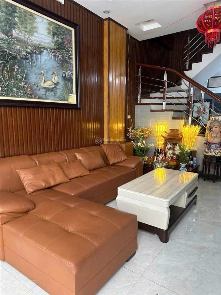 Cho thuê nhà nguyên căn phố nguyễn văn cừ  ô tô tránh  ở + làm vp. 42m2 4pn ô tô đỗ cửa giá 15 tr