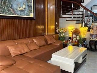 Cho thuê nhà nguyên căn phố nguyễn văn cừ  ô tô tránh  ở + làm vp. 42m2 4pn ô tô đỗ cửa giá 15 tr